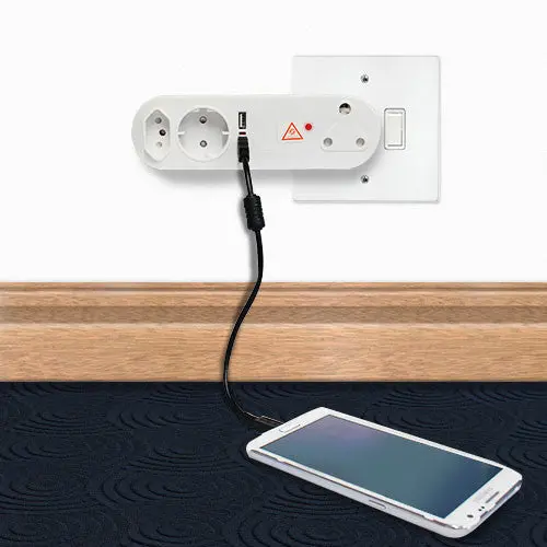 Selectrix White Slimline Schuko Adaptor With 2 Usb Ports & Surge Protection 1
